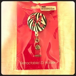 Retractable ID holder “M”